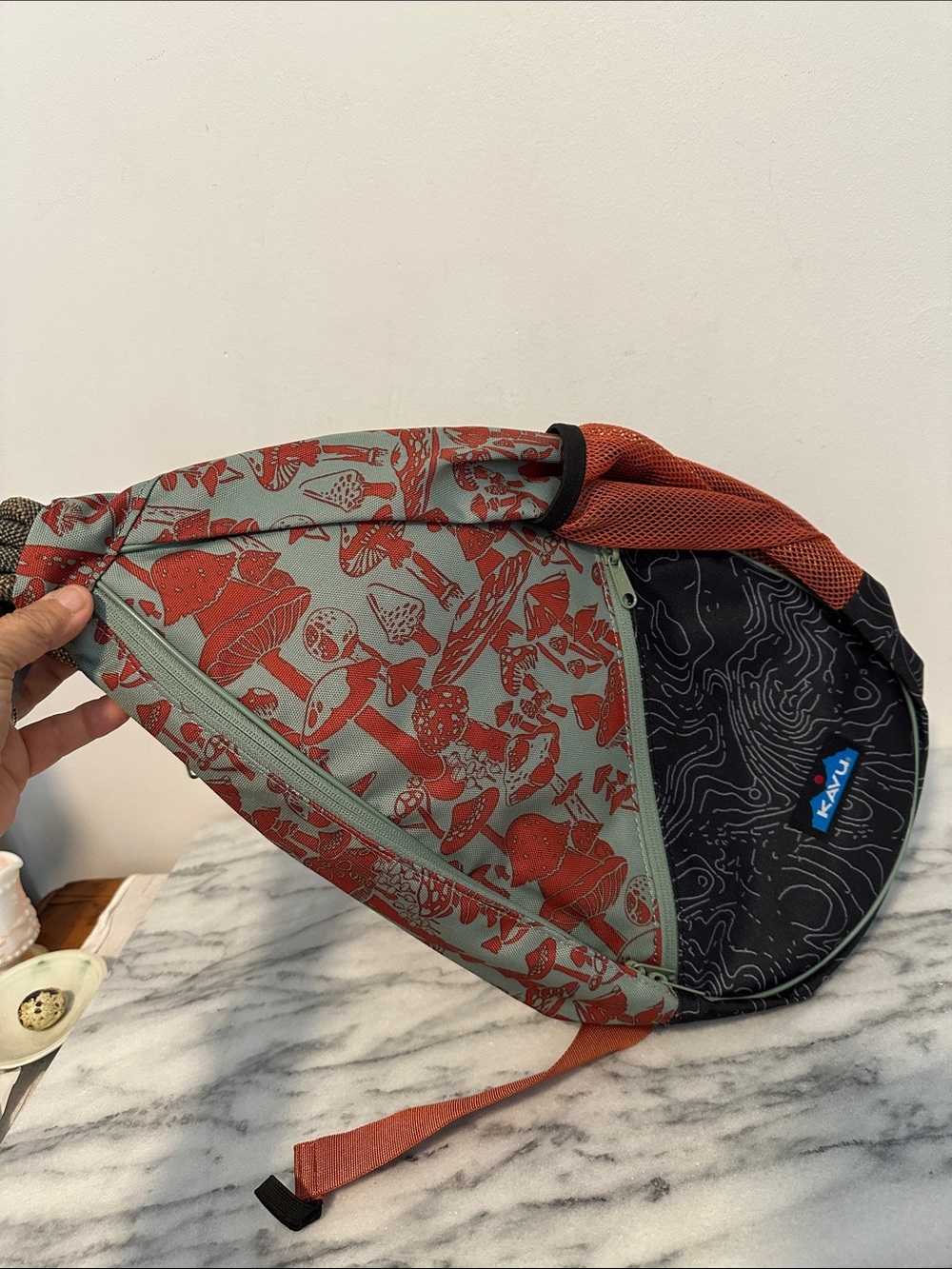 KAVU Men’s Red Mushroom Sling Bag Paxton pack far out forage NEW NWT - Picture 3 of 7